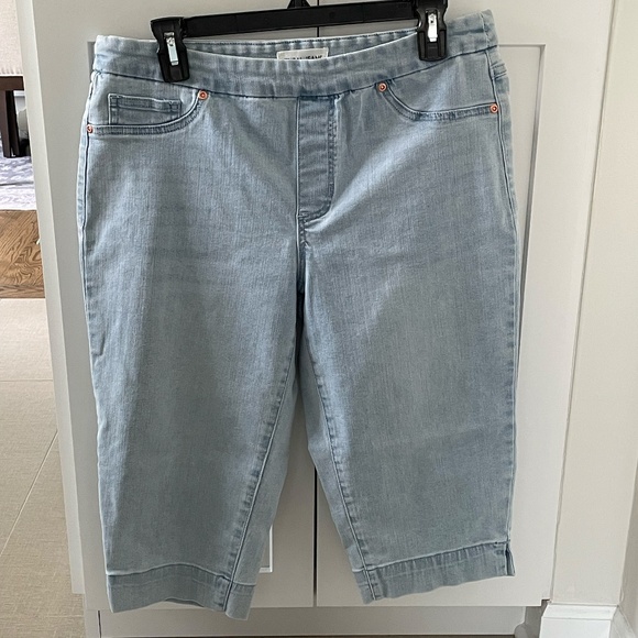 Tribal Audrey Mid-Rise Capri Jeans Size 12 Light Blue Wash - Picture 1 of 7